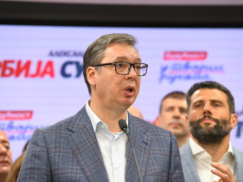 Vučićev SNS sam može formirati vlast u Beogradu