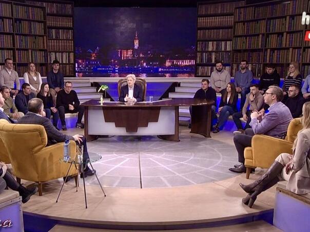 Vučićeve muke dominirale Ćirilicom: "A ti se Mile drži"