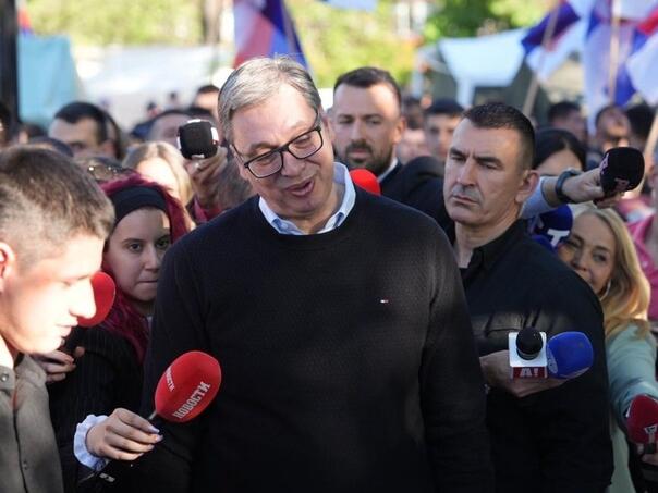 Vučićevi SNS-ovci studentici razbili čeljust bejzbol palicama, on: Branili su se