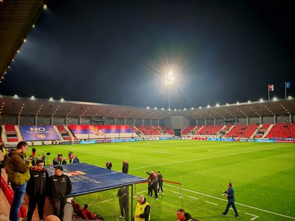 Vučiću više ni ćaci ne pomažu: Pred utakmicu s Albanijom, stadion prazan