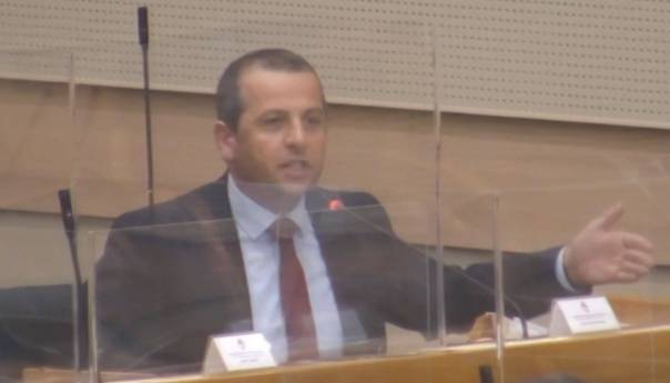 Vukanović: Ako ste Srbende blokirajte, ako niste šutite