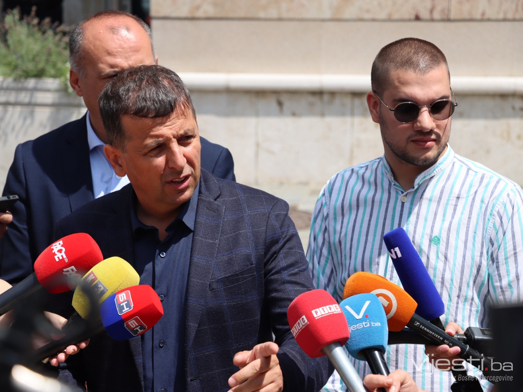 Vukanović šefu EU u BiH: Trgujete s Dodikom, pregovarate li s mafijašima u EU!?