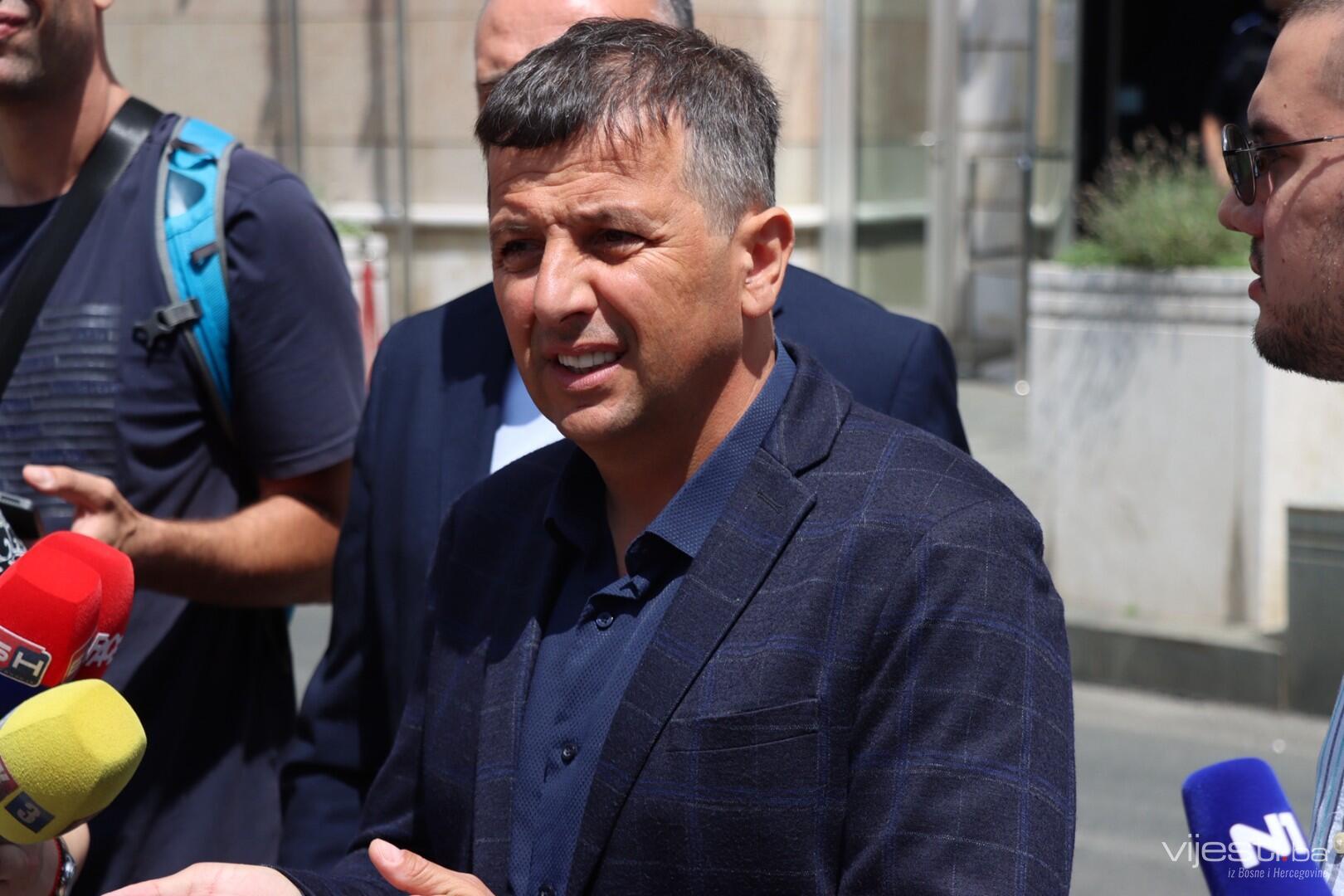 Vukanović šefu EU u BiH: Trgujete s Dodikom, pregovarate li s mafijašima u EU!?
