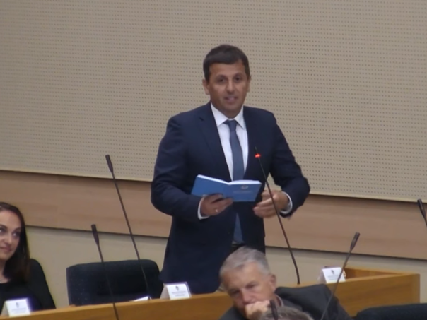 Vukanović udaljen sa sjednice NSRS