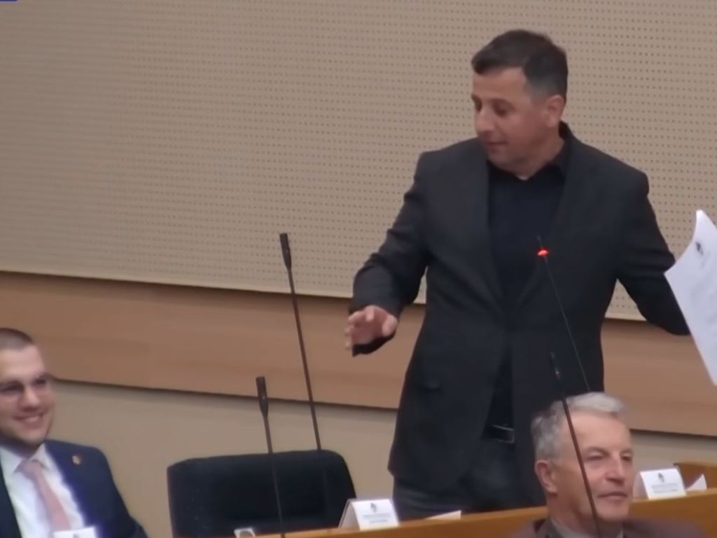 Vukanović ismijao Cvijanovićevu: Imamo li dobrovoljce za Grenland i Trumpa?