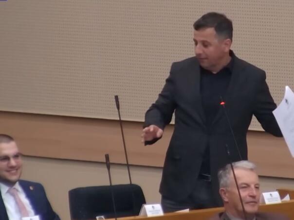 Vukanović ismijao Cvijanovićevu: Imamo li dobrovoljce za Grenland i Trumpa?