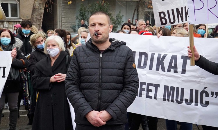 Vuković: Sramotno je da o ponudi Vlade HNK saznajemo iz medija