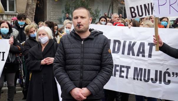 Vuković: Sramotno je da o ponudi Vlade HNK saznajemo iz medija