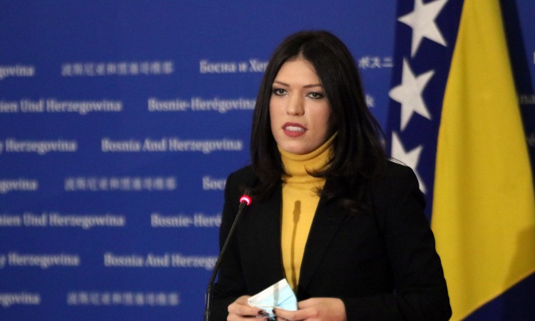 Vulić poručila Nikšiću: Ne možete nas ucijeniti plaćama