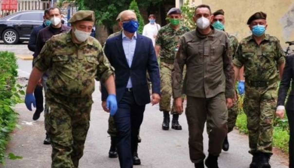 Vulin: Građani mogu zaustaviti zarazu, a ne ljekari i bolnice