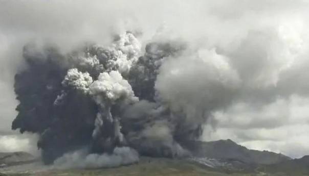 Vulkan Aso u Japanu izbacio pepeo na visinu od 3.500 metara