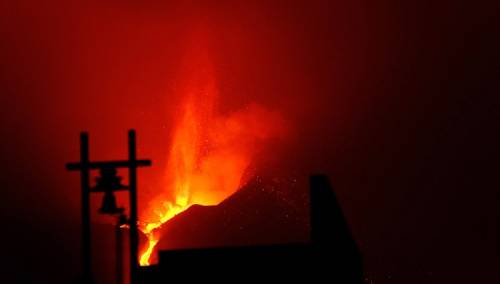 Vulkan na otoku La Palma izbacuje blokove lave veličine zgrade