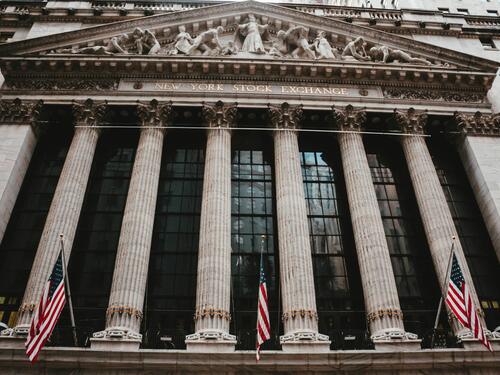 Wall Street porastao, kompanije zaradile više od očekivanja