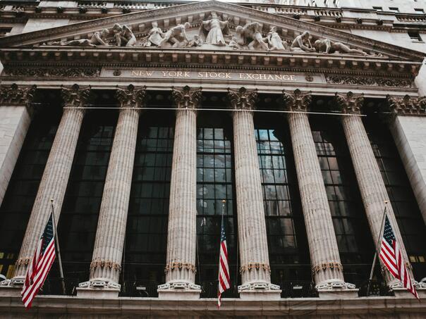 Wall Street porastao, kompanije zaradile više od očekivanja