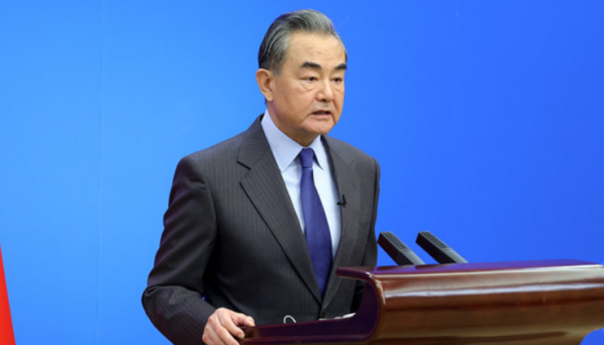 Wang Yi: Kina poziva na mir i dijalog u Ukrajini
