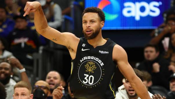 Warriorsi izgubili od Sunsa uprkos 50 poena Curryja