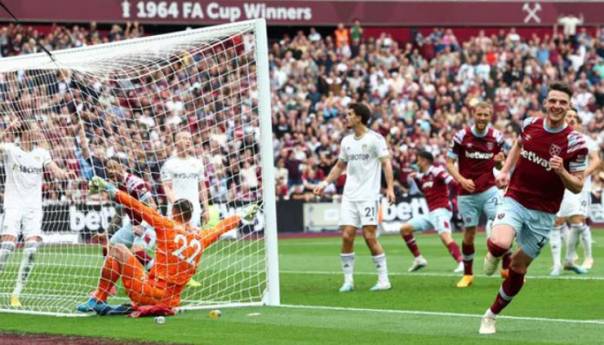 West Ham slavio protiv Leeds, Everton u dobroj situaciji