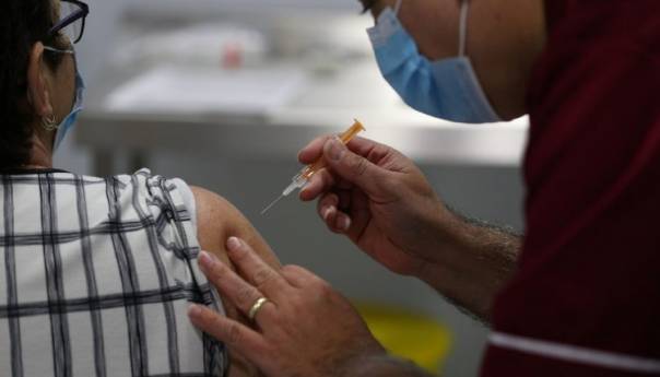 WHO kaže da je zbog gomilanja cjepiva pandemija i dalje živa