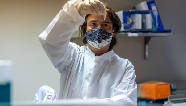 WHO: Nema dokaza o većoj prenosivosti omikron varijante