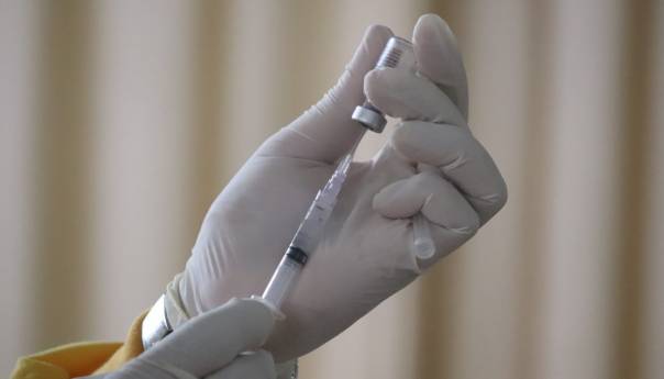 WHO preporučuje smanjenu dozu Pfizerove vakcine za mlađe od 12 godina