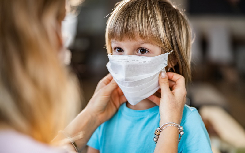 WHO: Sva djeca iznad 11 godina trebala bi nositi maske, čak i u školi