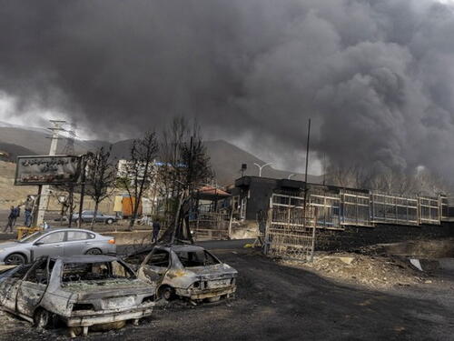 WHO: U Iranu padala kiša pomiješana s naftom, u opasnosti su djeca