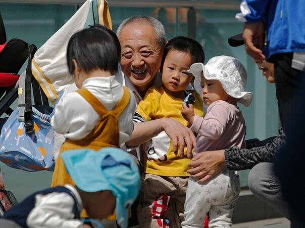 Xi pozvao Kineze da rađaju više djece: 'Ostaje nam staro stanovništvo'