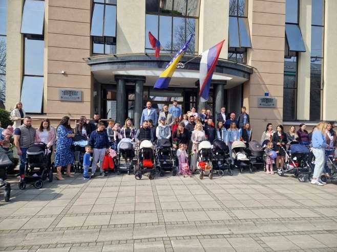 Za bebe rođene u posljednja tri mjeseca po 500 KM