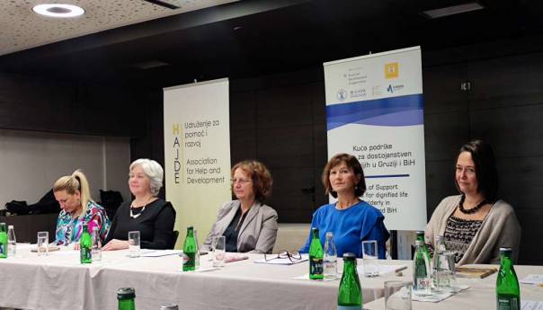 Za deset godina čak 40 posto stanovništva će biti starije od 65 godina