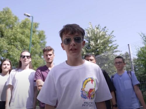 Za novu školsku i akademsku godinu pružimo ruke prijateljstva, razgovora, pomaganja...