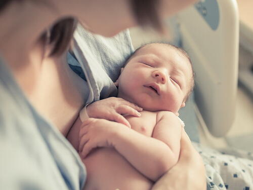 Za osmo novorođeno dijete u porodici bh. općina daje 10.000 KM