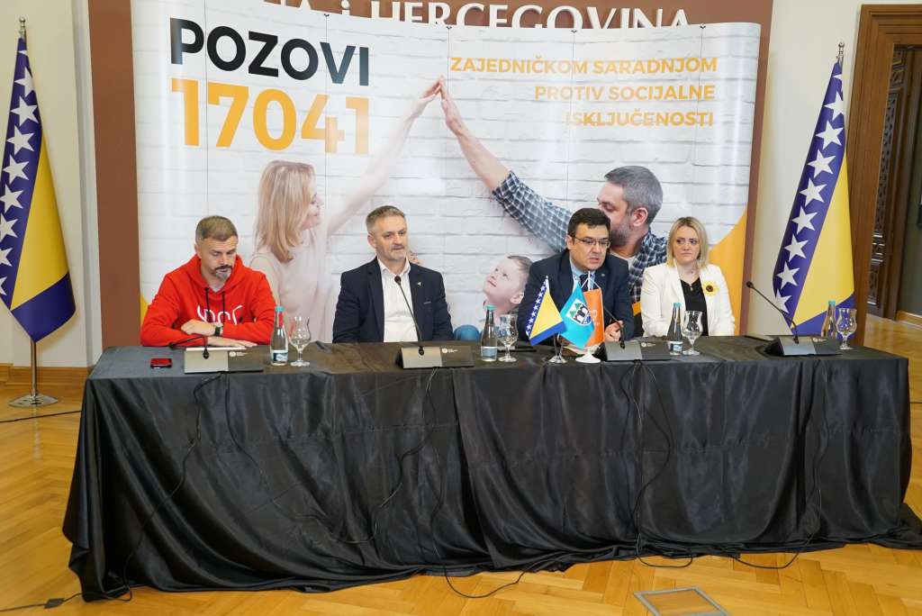 Za podršku djeci s autizmom i njihovim roditeljima pozovite 17041