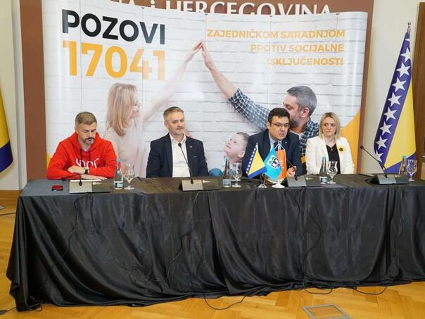 Za podršku djeci s autizmom i njihovim roditeljima pozovite 17041