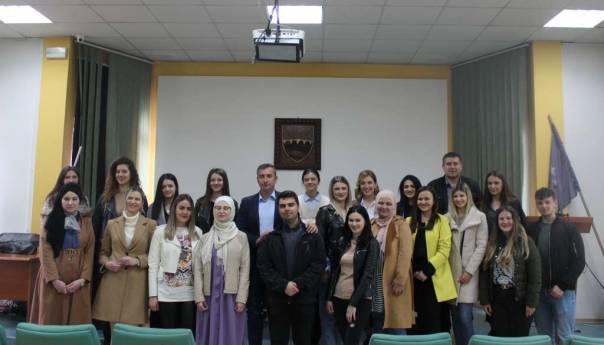 Za pripravnički staž ugovore potpisalo 20 mladih i izvrsnih studenata