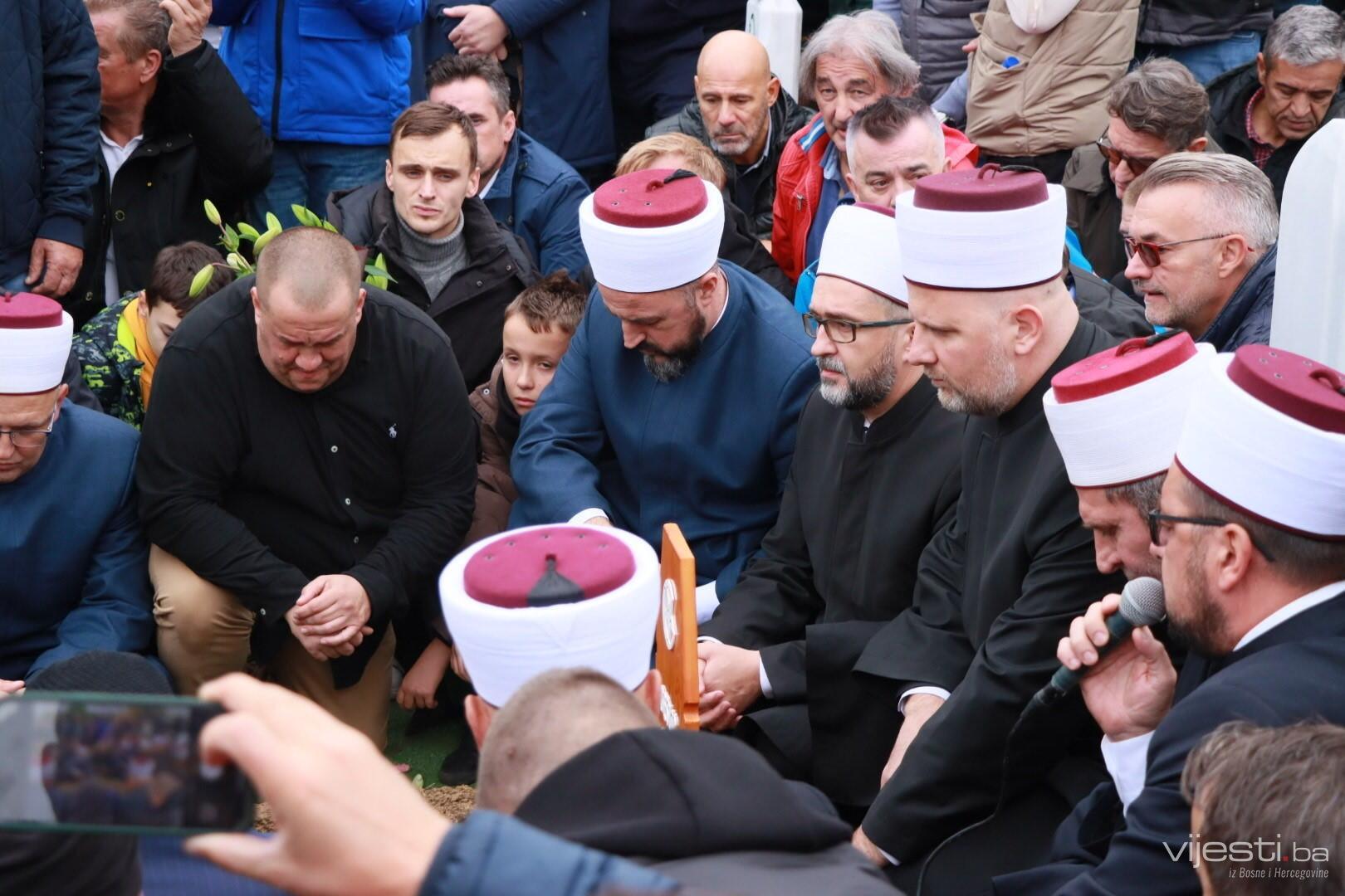 ZA SJEĆANJE: Najemotivniji trenuci sa dženaze Halidu Bešliću