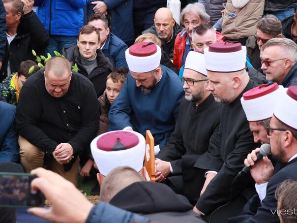 ZA SJEĆANJE: Najemotivniji trenuci sa dženaze Halidu Bešliću