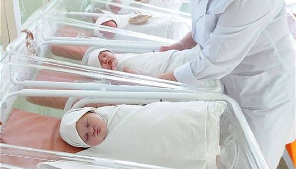 Za svako dijete rođeno u 2021. u Rogatici roditelji će dobiti po 1.000 KM