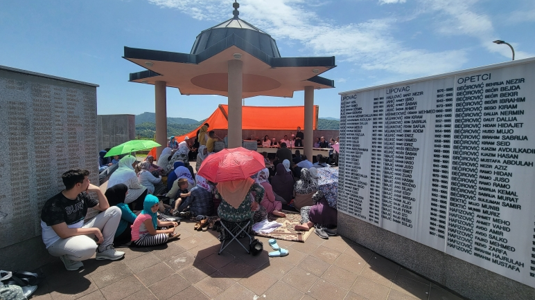 Za sve žrtve genocida u Srebrenici proučena šehidska dova