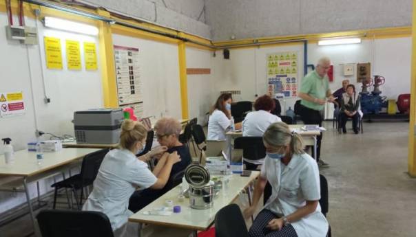 Za zaposlenike većih kompanija osigurana vakcinacija na radnom mjestu