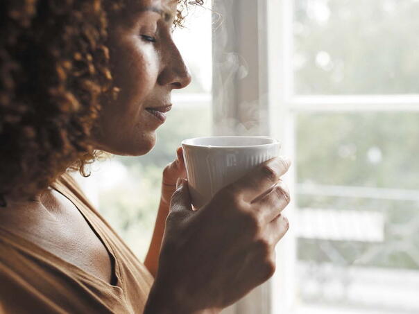 Zaboravite čaj, ovo je najbolji napitak za crijeva prije spavanja