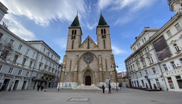 Zabranjen saobraćaj i kretanje pješaka danas u blizini Katedrale zbog mise