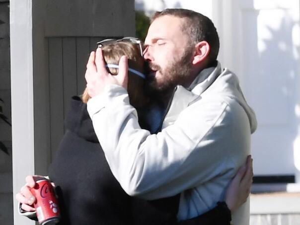 Zabrinutost i emocije: Ben Affleck grli kćerku nakon dramatične evakuacije