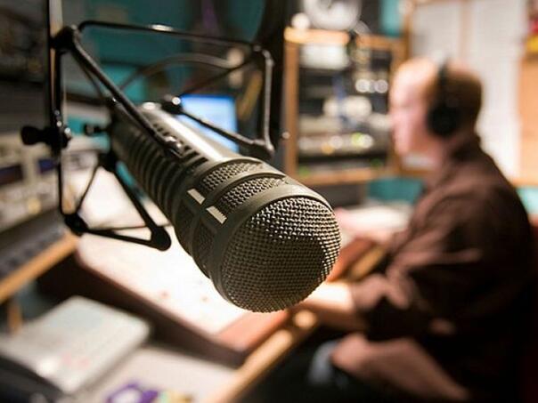 Zadarski radijski voditelj postao hit zbog reakcije na zemljotres u programu uživo