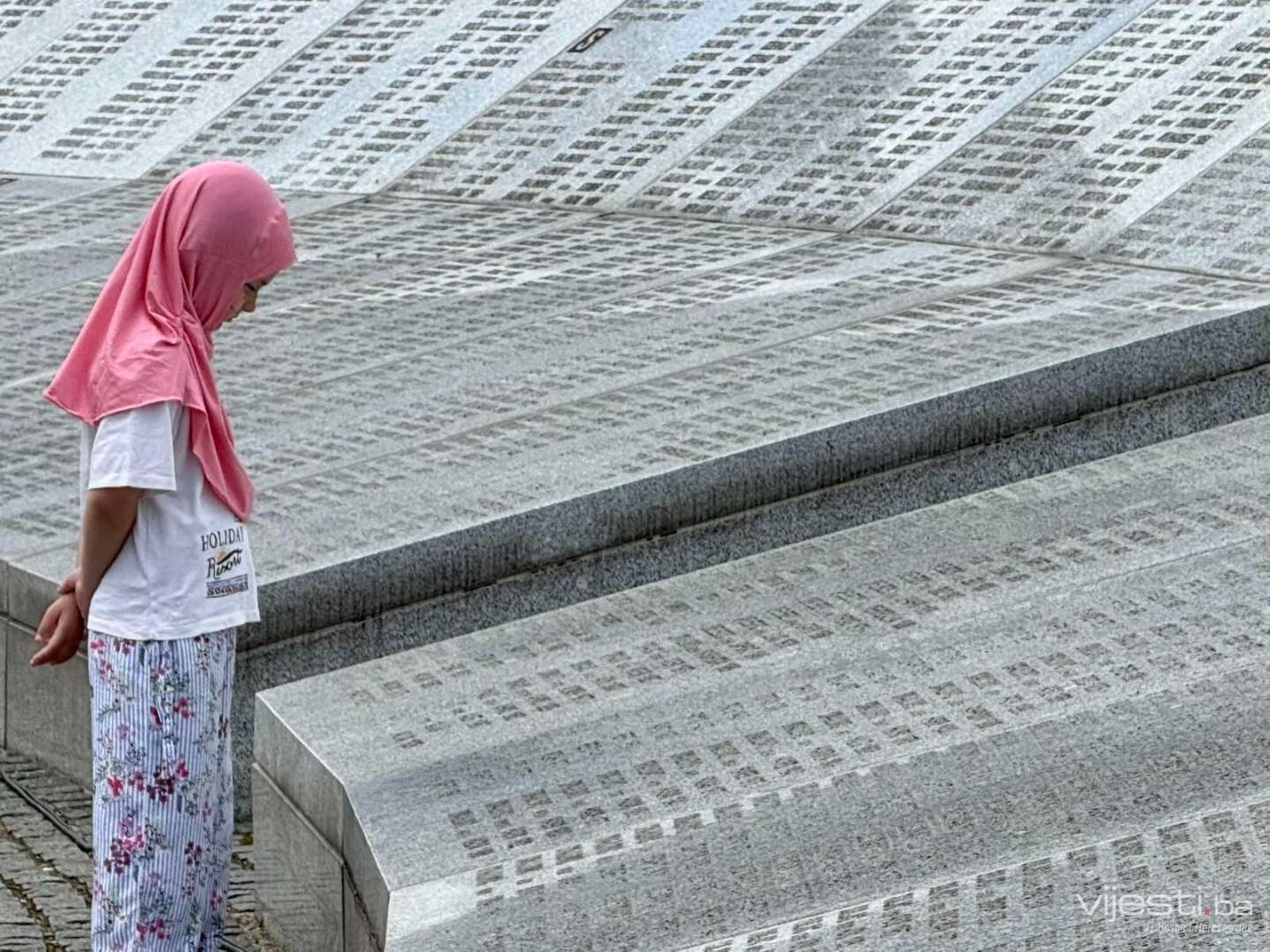 Zadnje pripreme za dženazu u Potočarima kroz objektiv Vijesti.ba