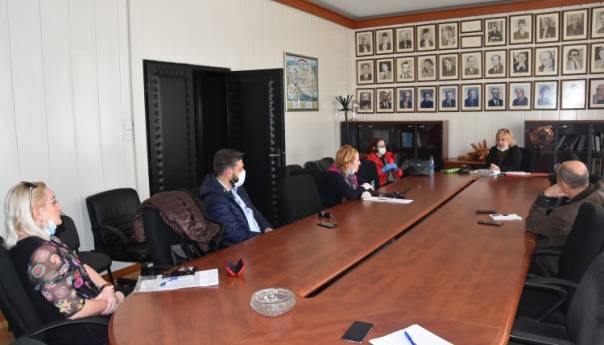 KS: Zadržati mjeru zabrane za mlađe od 18 i starije od 65