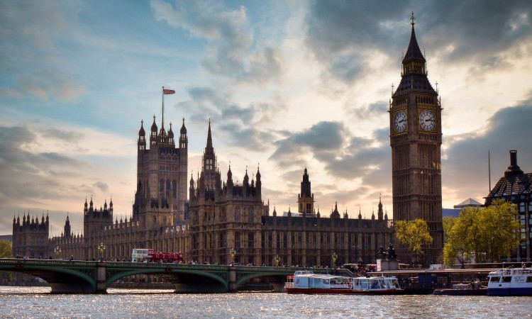 Zaduživanje Velike Britanije dostiglo najviši nivo od Drugog svjetskog rata