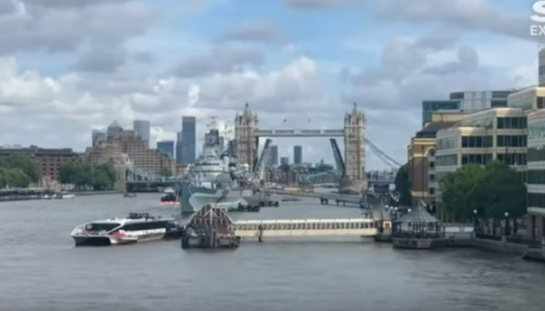 Zaglavio se čuveni pokretni most "Tower Bridge" u Londonu