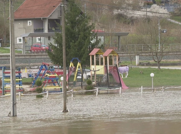 Zagorje pod vodom: 1500 domova bez struje, velika šteta u plastenicima