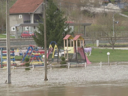 Zagorje pod vodom: 1500 domova bez struje, velika šteta u plastenicima