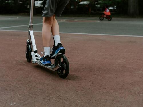 Zagreb: Muškarac pao sa trotineta i poginuo